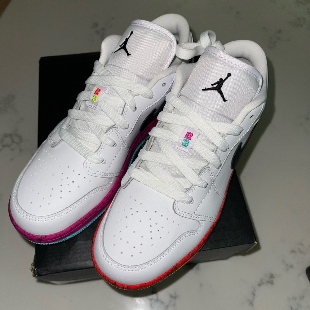Kids Nike Air Jordan 1 low size 4. New in box. Never worn.